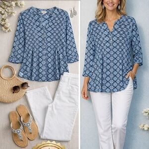 Avenue Women's Long Sleeve Tunic Top Size 14/16 Pleated V-Neck Blues White